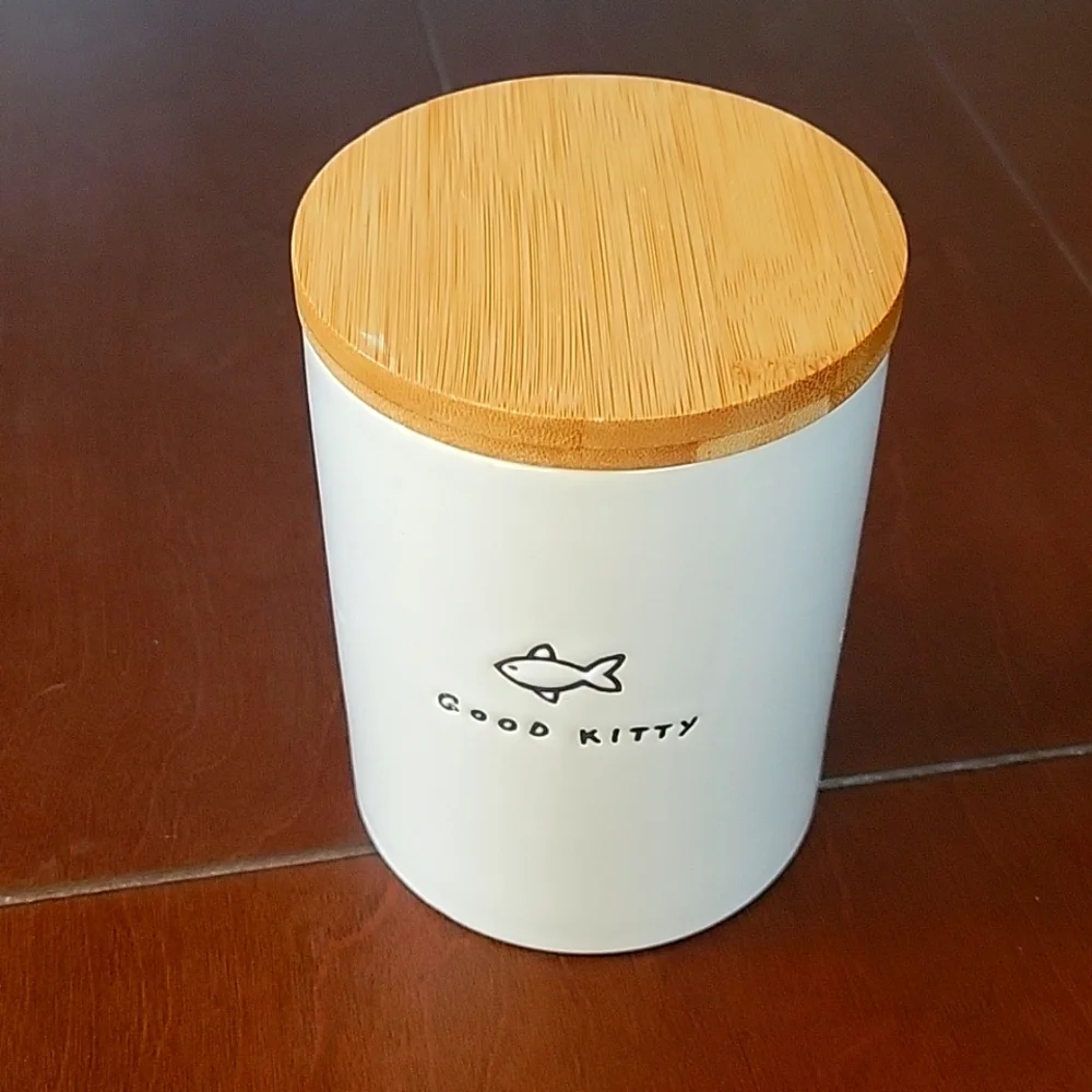 Treat Container for cats